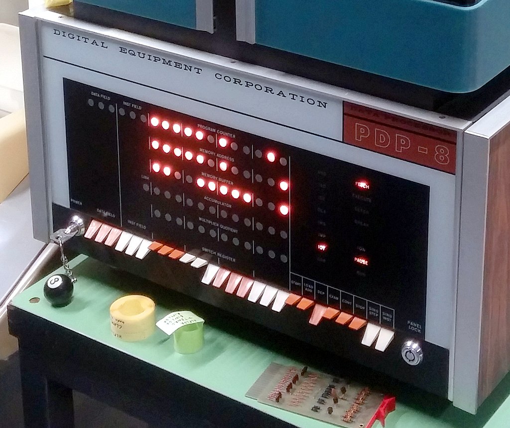 DEC PDP-8 DEC PDP-8