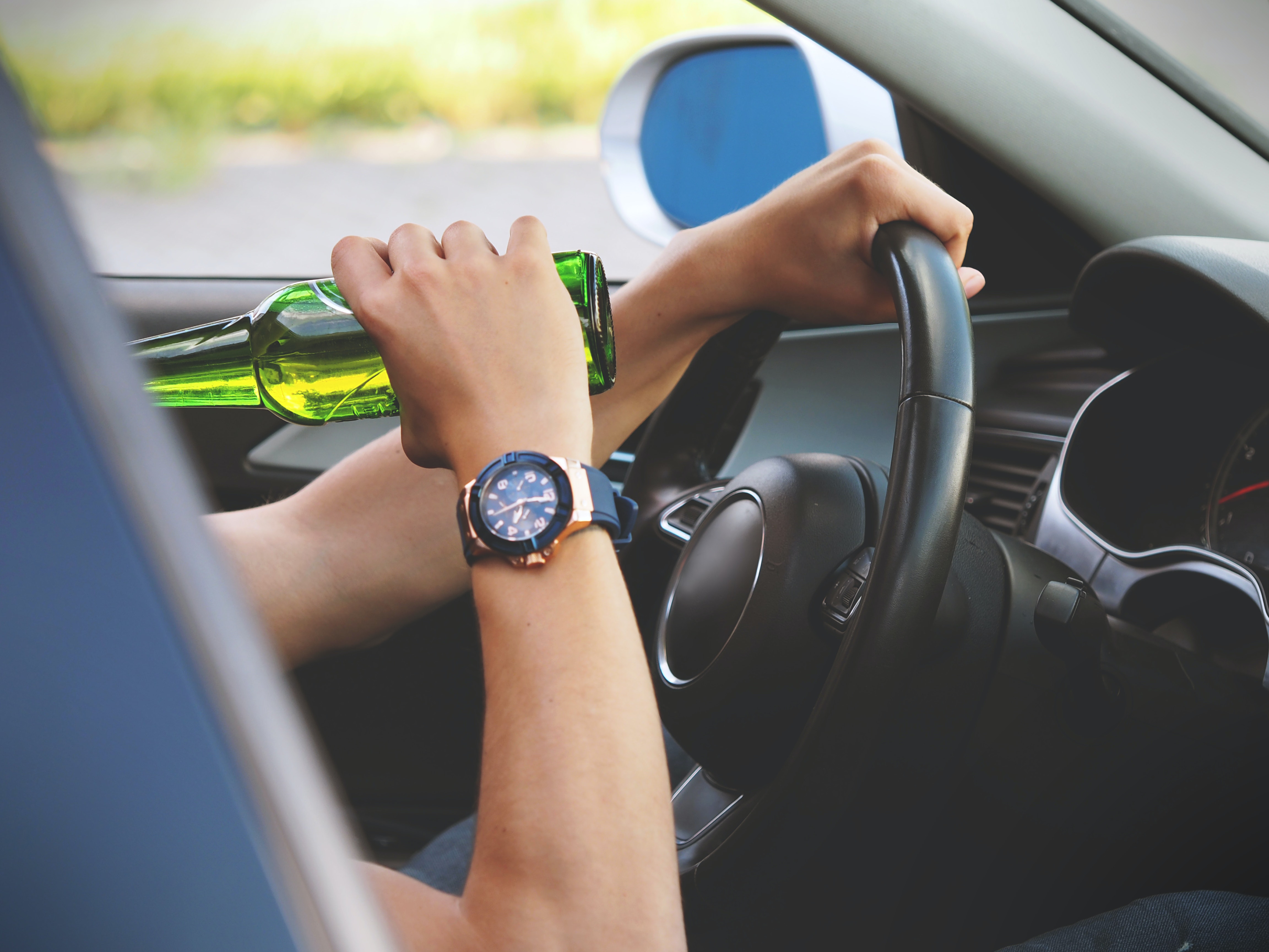 Foto door energepic.com op Pexels. Alcohol en rijden gaat niet samen.