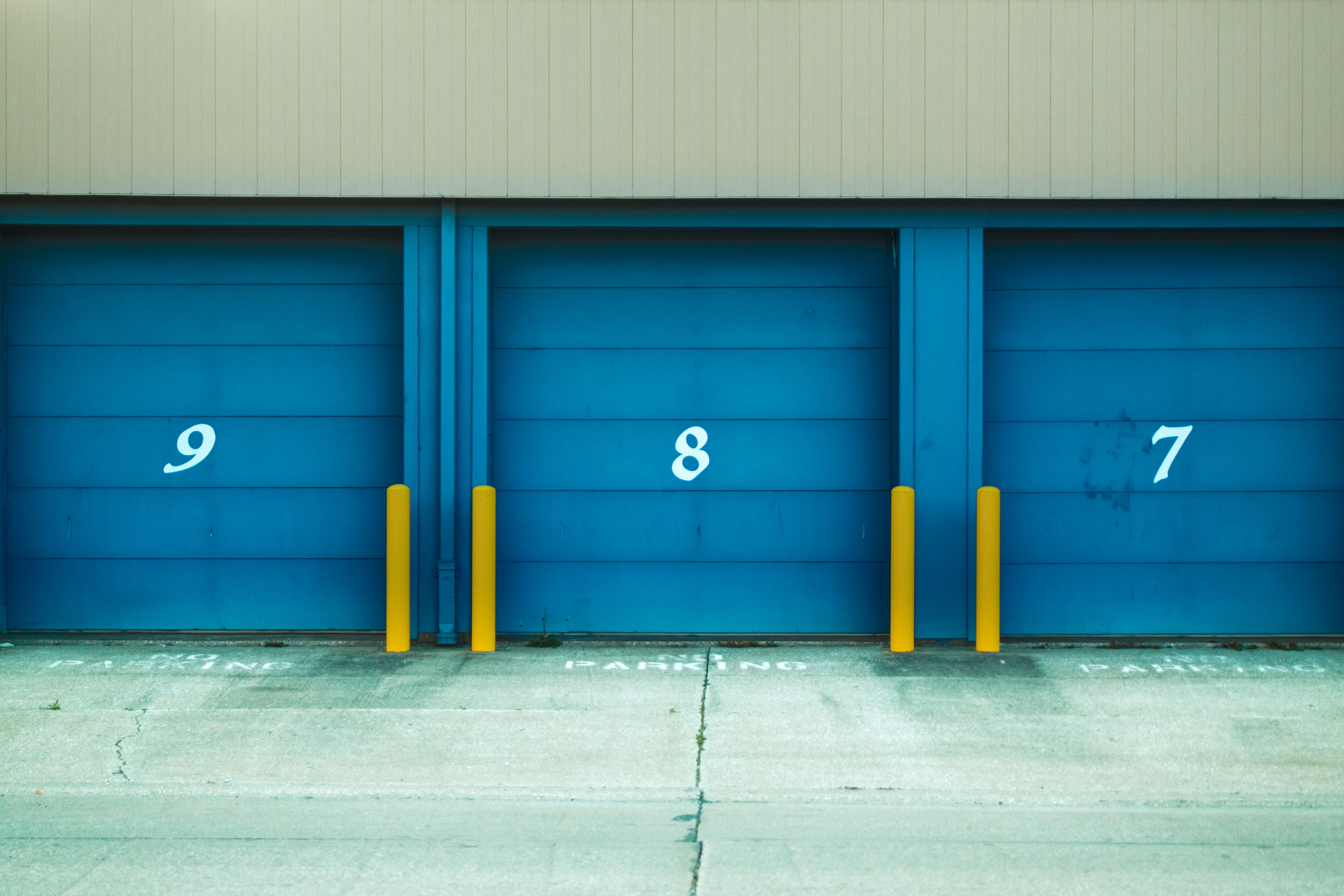 Garages in omgekeerde volgorde. Garages in omgekeerde volgorde.