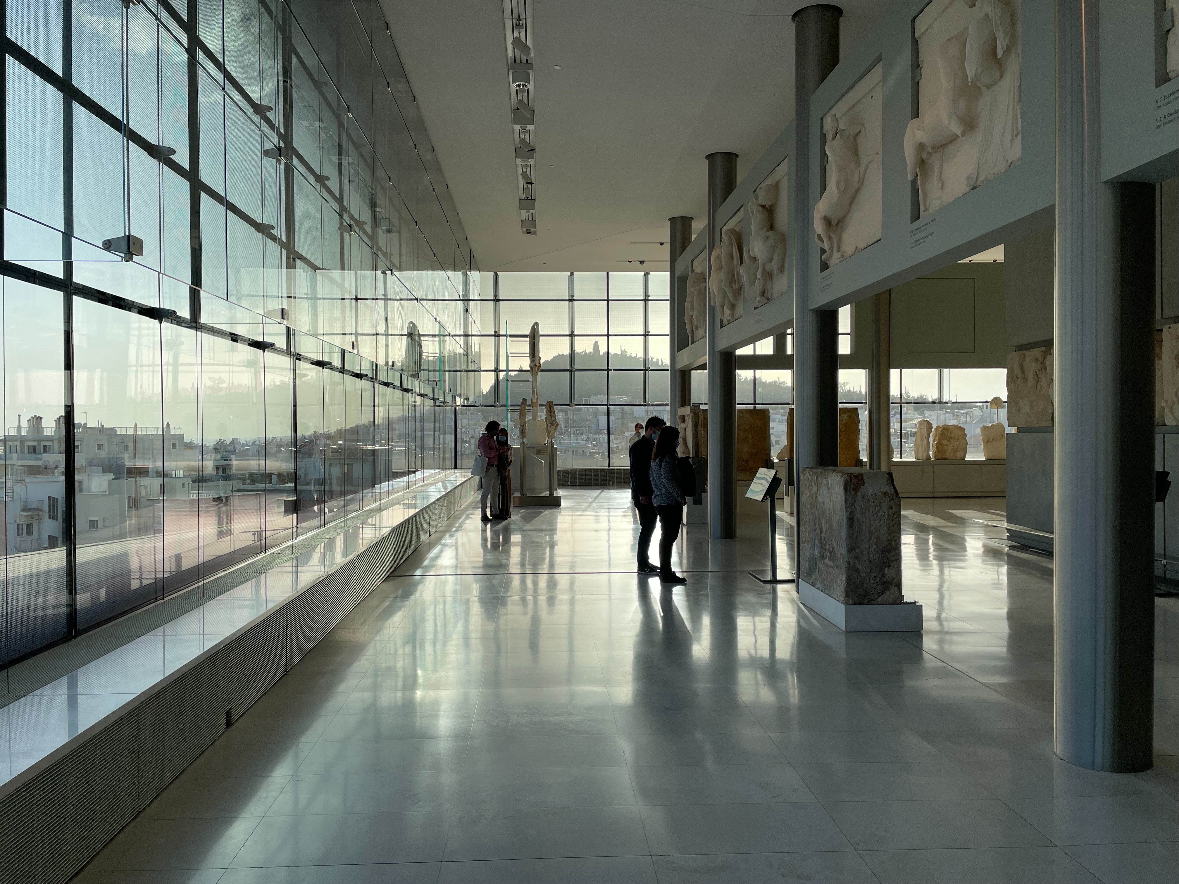 Foto door Luna Zhang op Unsplash. Het Acropolis museum in Athene.