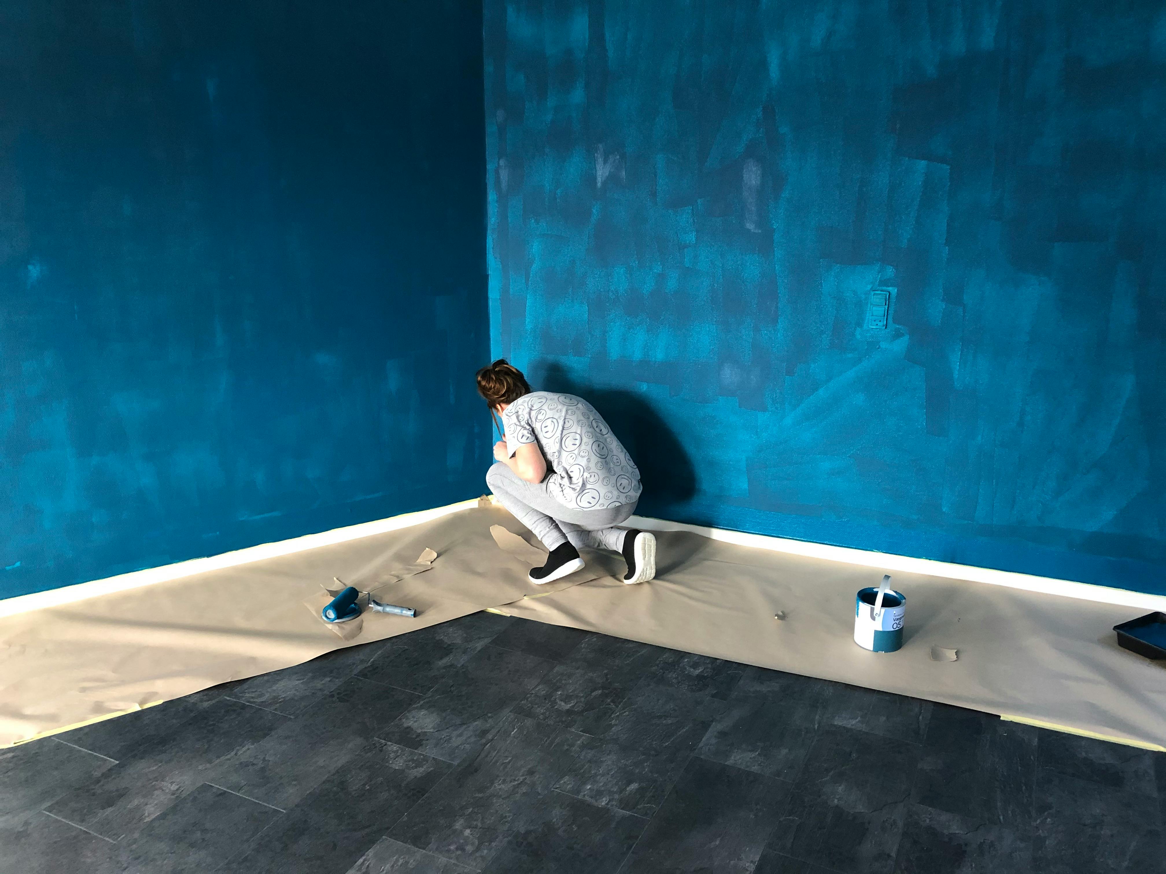 Erik tijdens zijn renovatieproject. Erik tijdens zijn renovatieproject.
