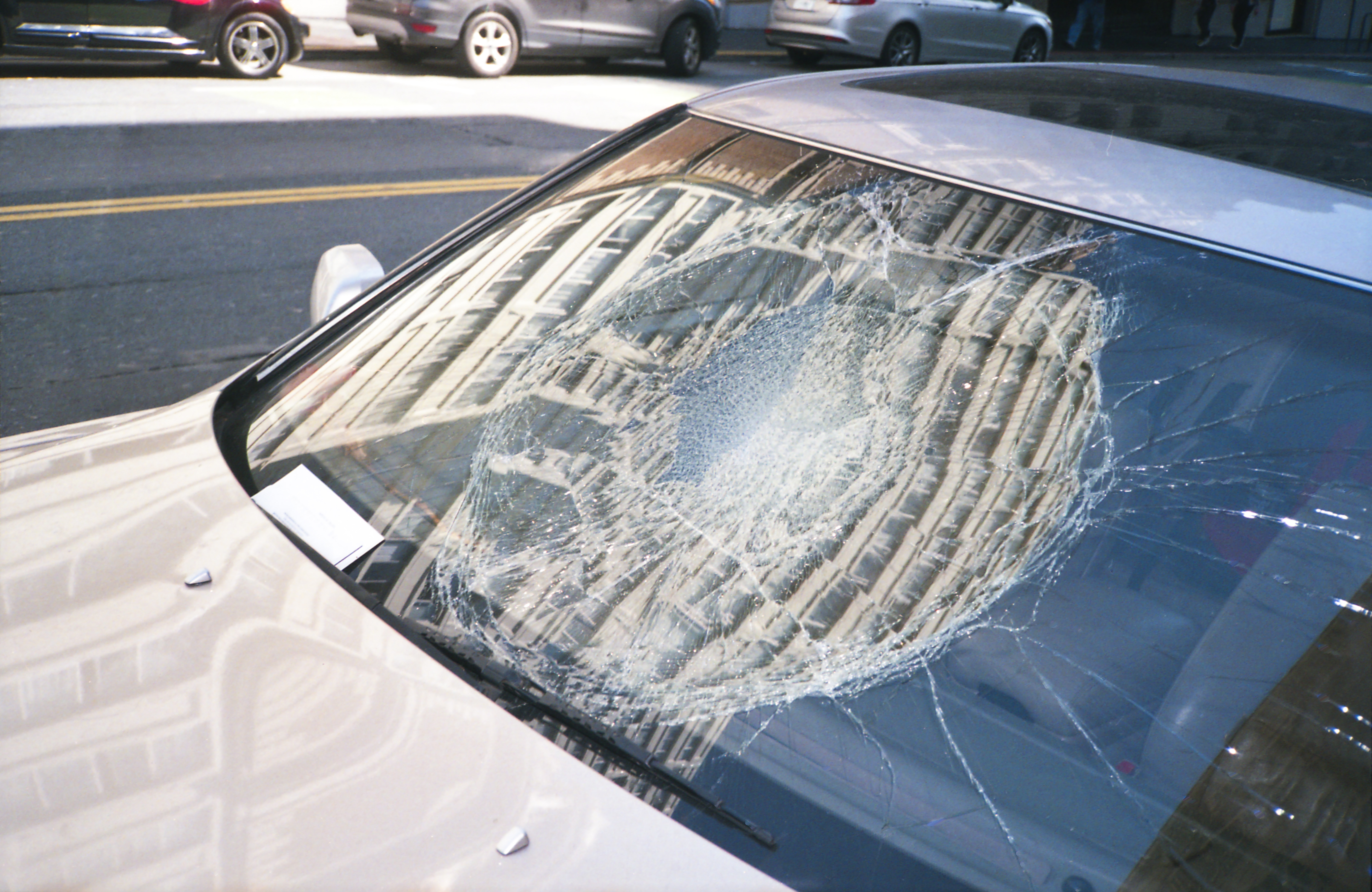 Foto door Will Creswick op Unsplash. Een auto-ongeval.