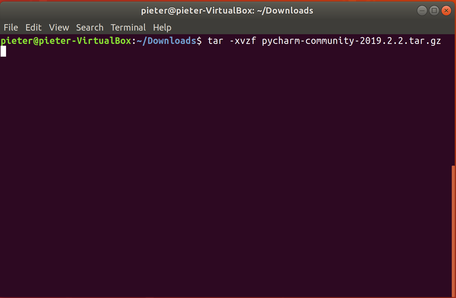 Pak de gedownloade PyCharm tarball uit in een terminal.