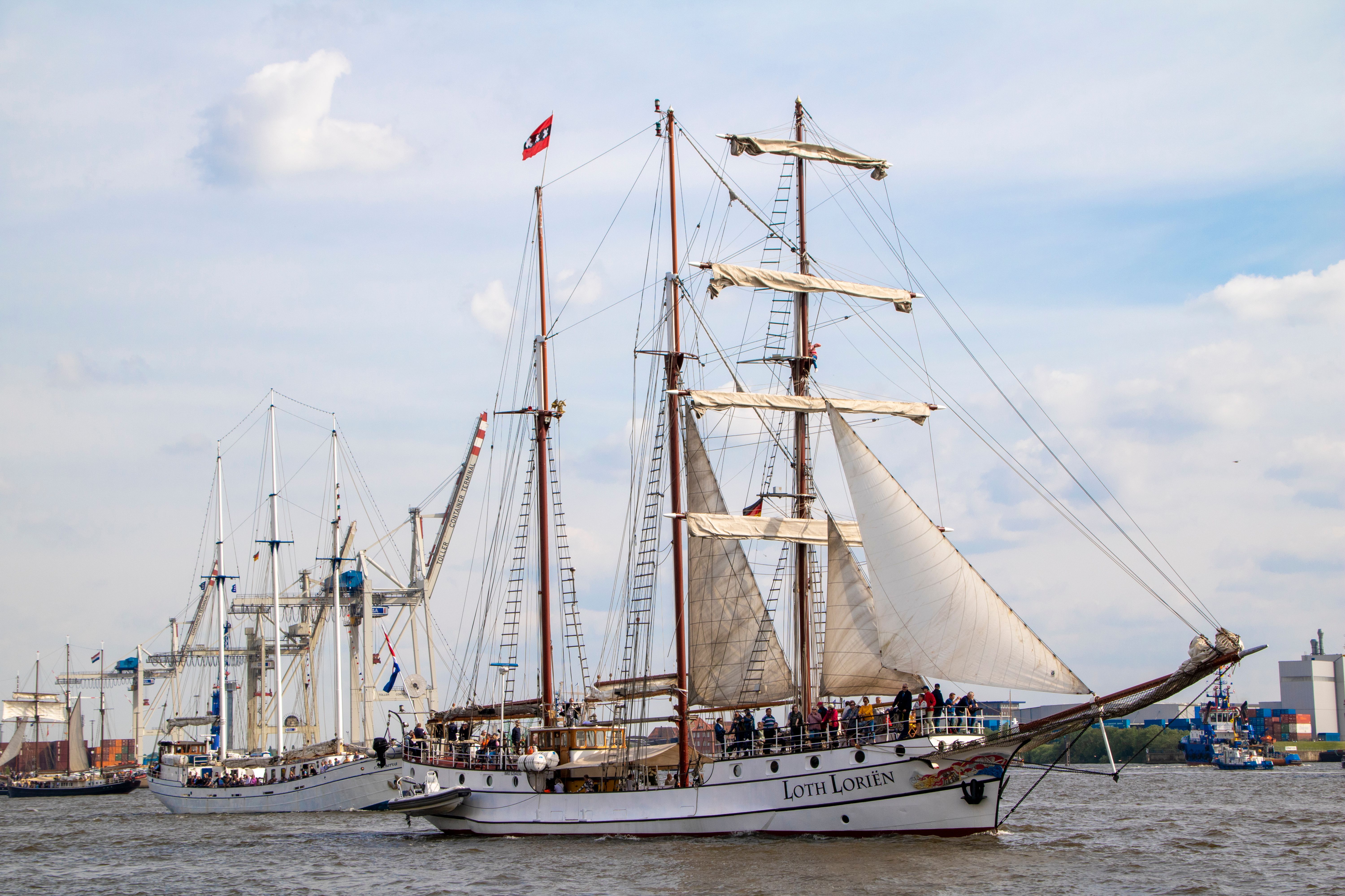 Een ouder schip, dat mogelijks nog in knopen rekent. Een ouder schip, dat mogelijks nog in knopen rekent.