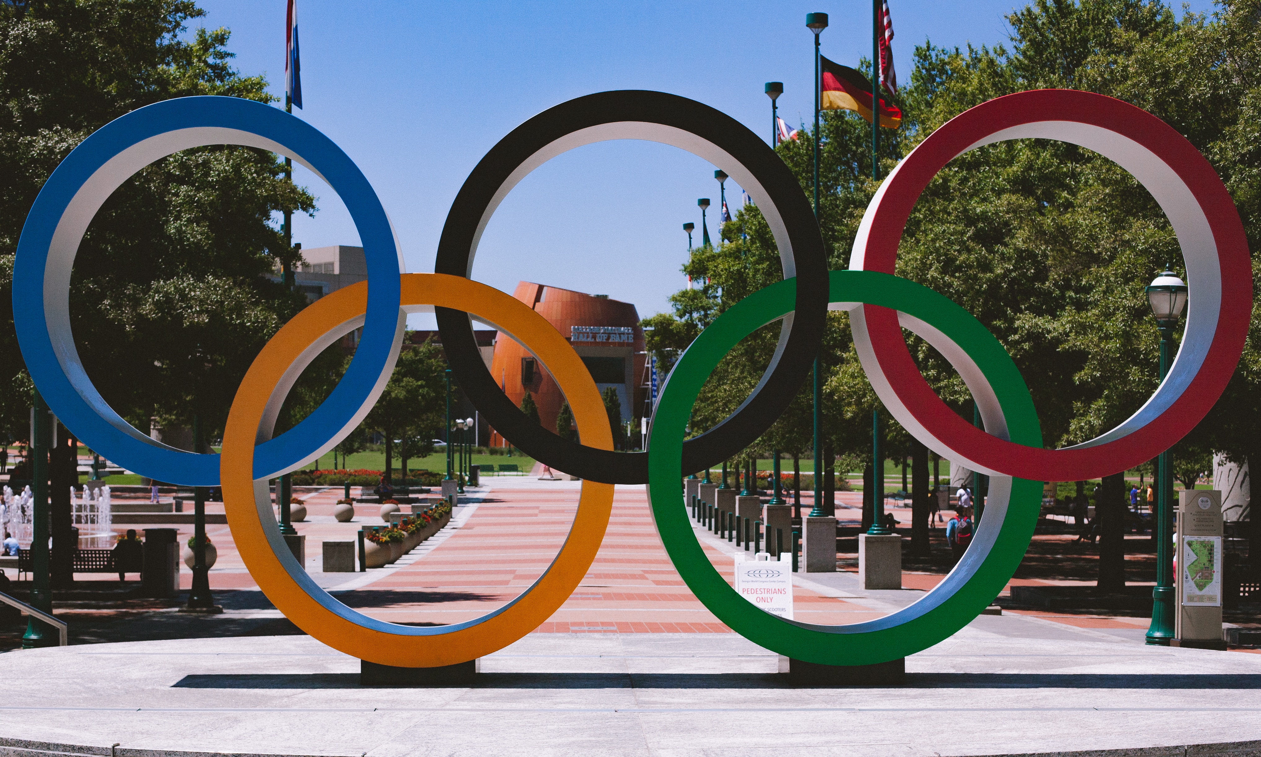 Foto door Bryan Turner op Unsplash. De Olympische ringen.
