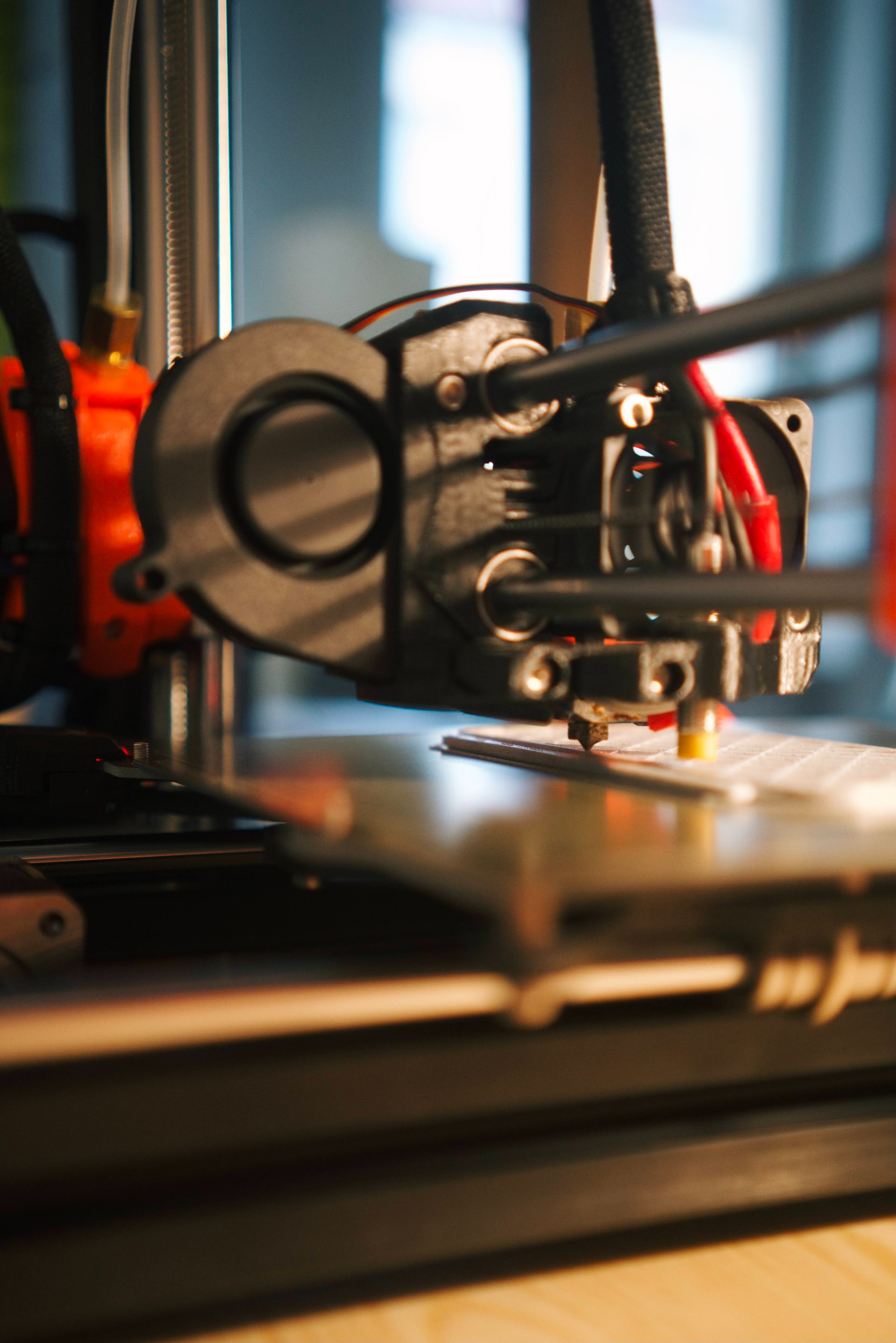 Foto door Kadir Celep op Unsplash. Een 3D-printer.