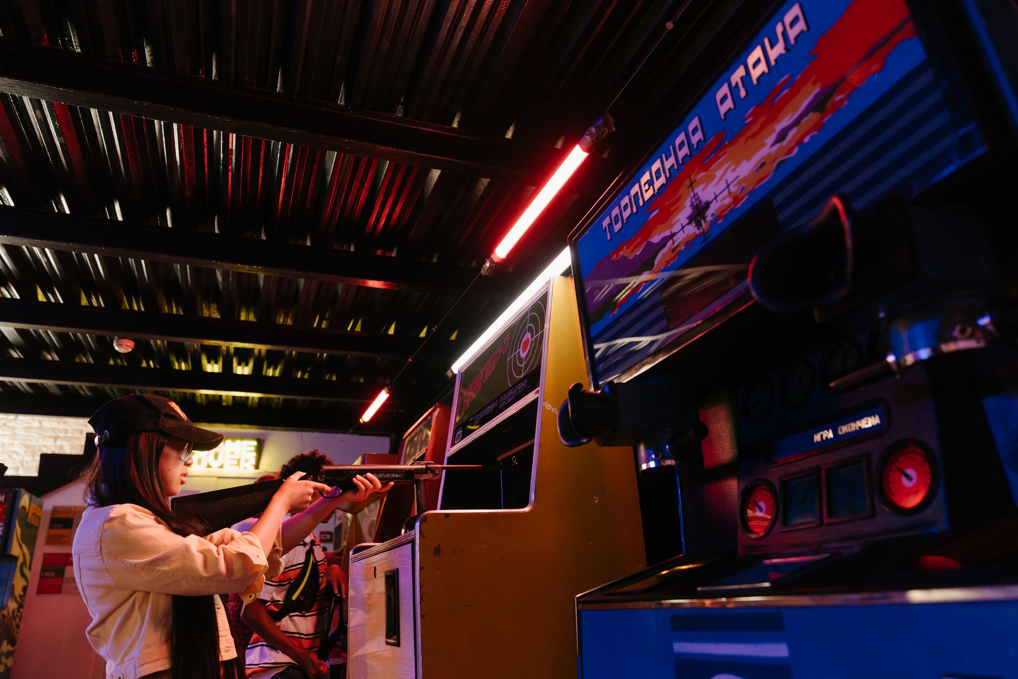 Arcade hall met meerdere consoles. Arcade hall met meerdere consoles.