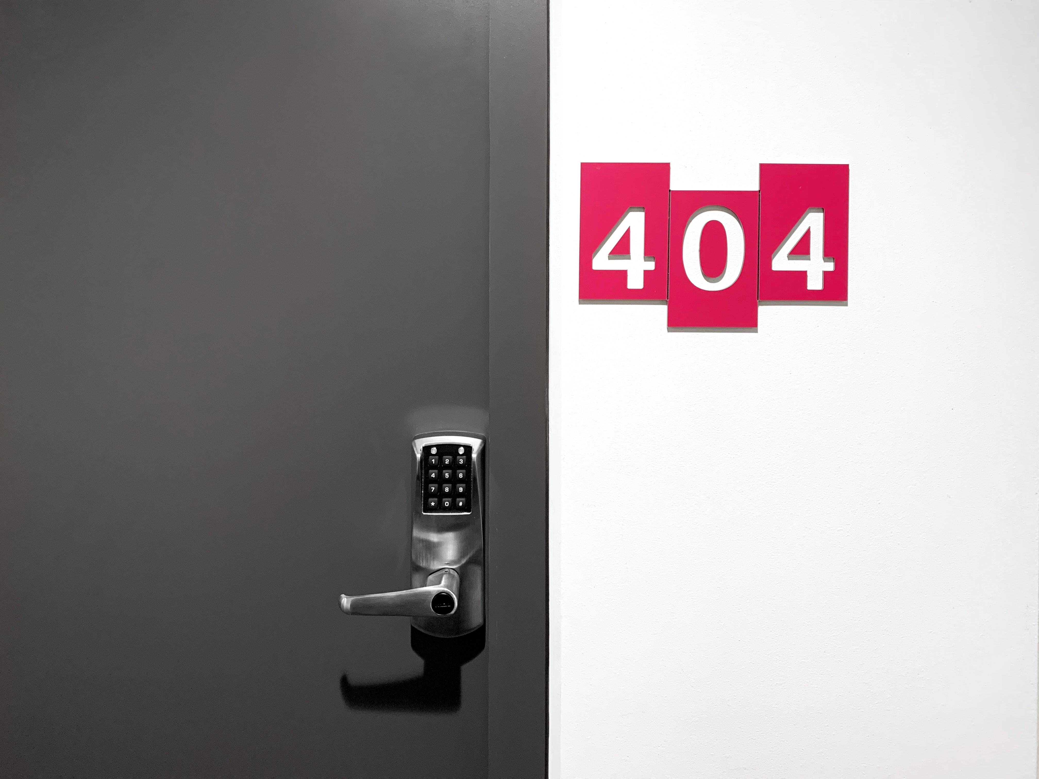Foto door Romson Preechawit op Unsplash. 404 is een palindroomgetal.