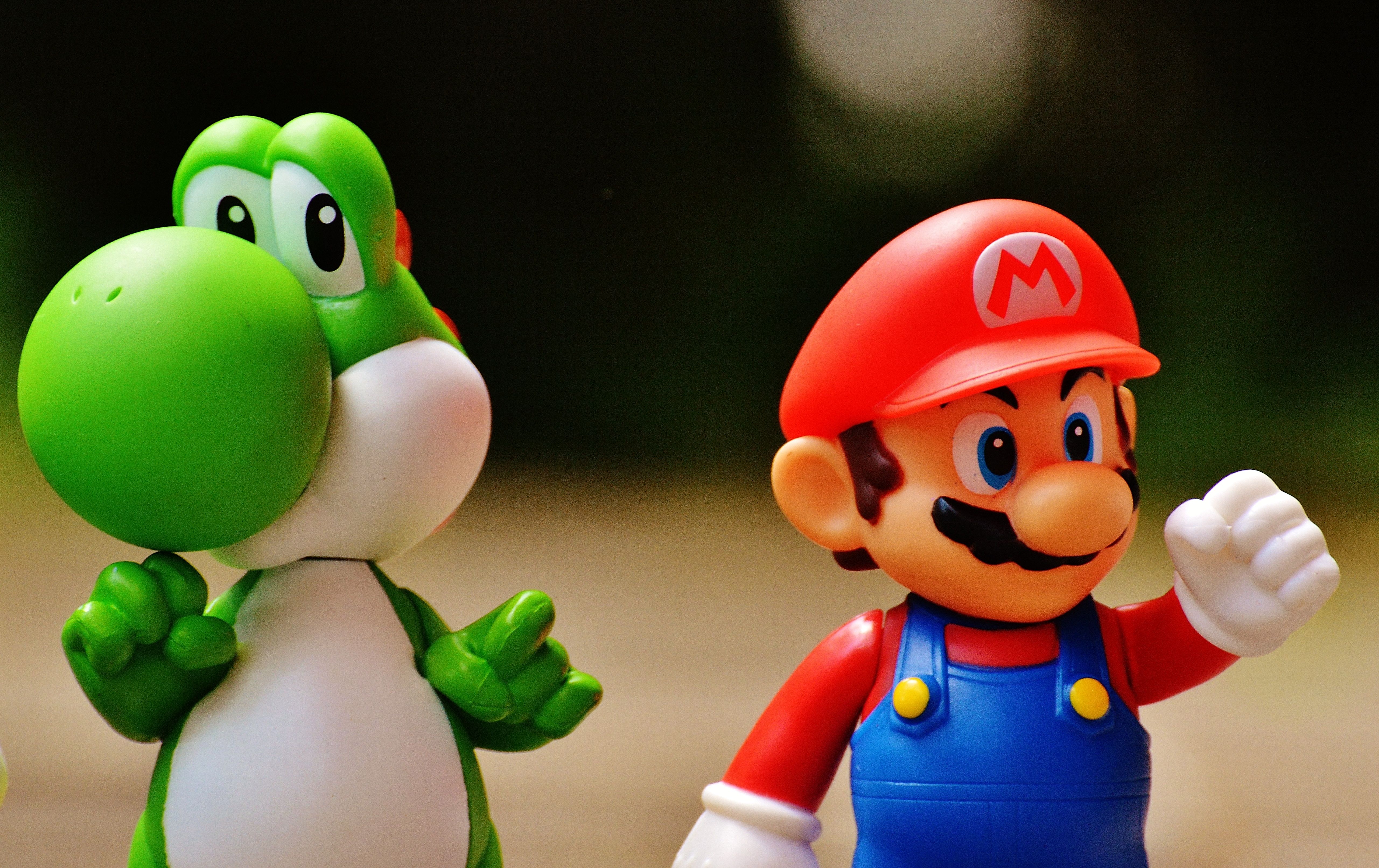 Mario & Yoshi beeldjes.
